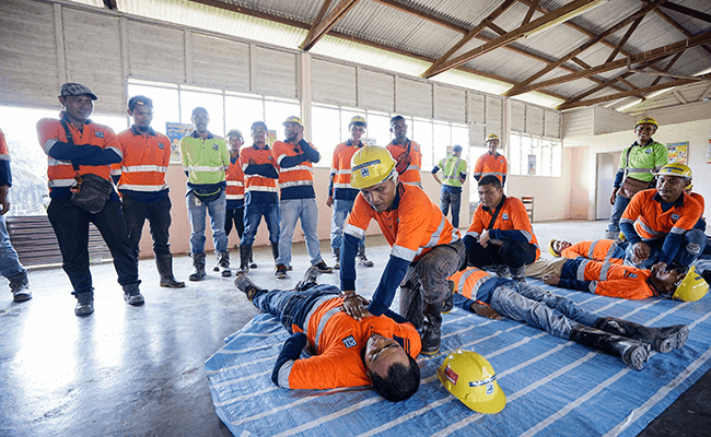 Tradies learning how to perform Low Voltage Rescue in a First Aid Training Course